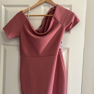 Beautiful Mauve off shoulder dress! Great for the spring time, dinner dates